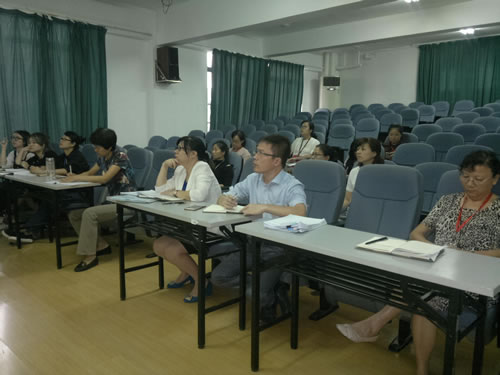 C:Documents and SettingsAdministrator\u684c面 月9日肉漫屋
试卷分析专题讲座新闻稿 .jpg